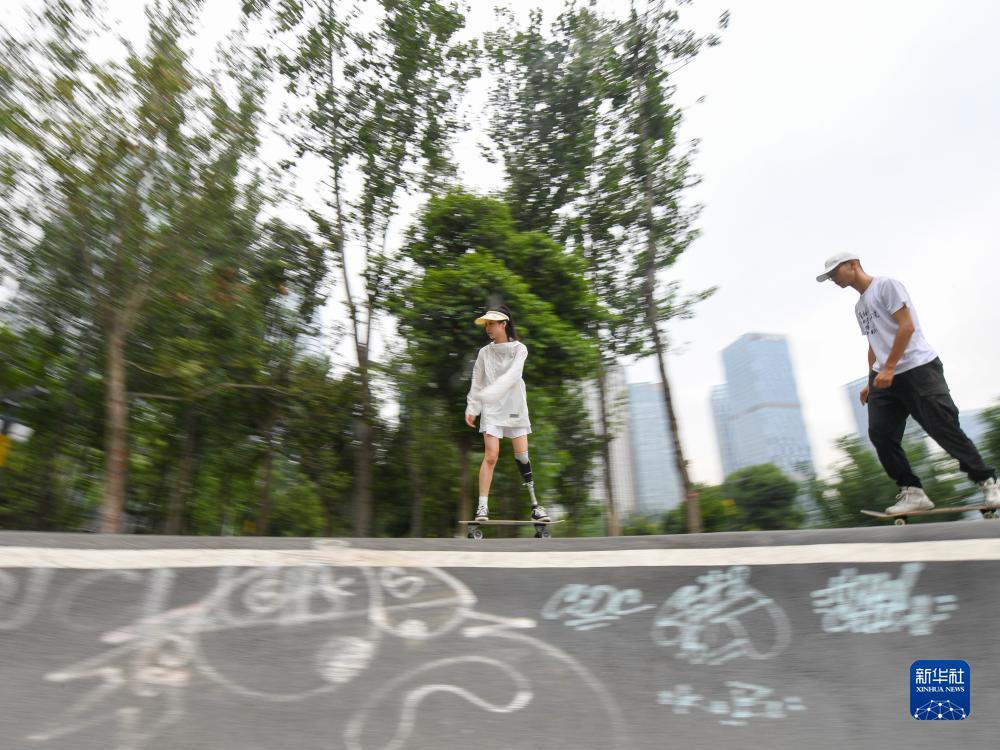 奔驰宝马游戏厅
